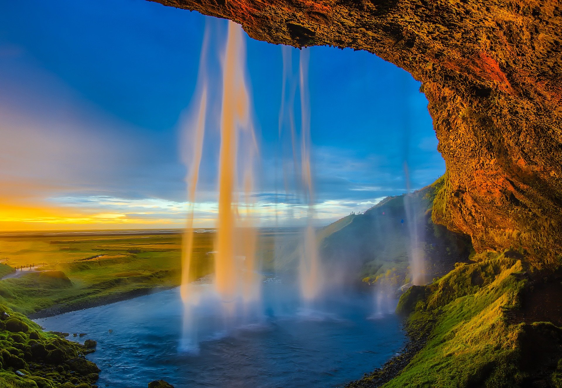 iceland-waterfall iceland-waterfall